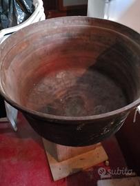 Antico paiolo di rame