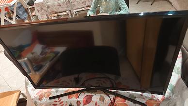 Smart TV Samsung 32" full HD schermo curvo