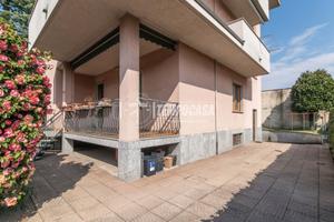 TRE LOCALI SEMI-INDIPENDENTE CON BOX !!!