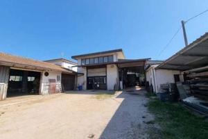 Immobile di 325 m² con più di 5 locali a Esperia
