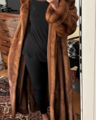 Pelliccia visone con cappuccio e spacchi