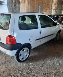 "Twingo"