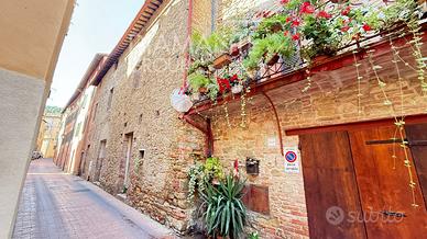 In centro storico, cielo terra indipendente