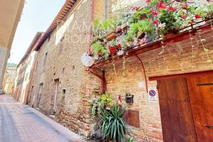 In centro storico, cielo terra indipendente