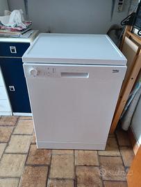 Lavastoviglie BEKO DFN05321W