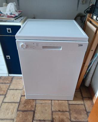 Lavastoviglie BEKO DFN05321W