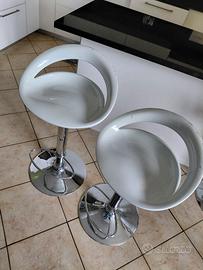 coppia sgabelli bancone bar