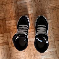 Vans nere alte