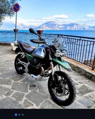 Moto Guzzi v85tt centenario