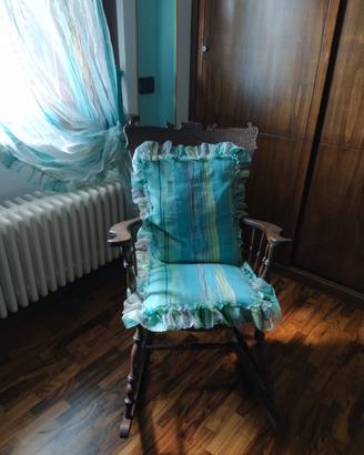 sedia a dondolo in legno 