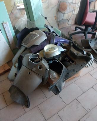tutte le carene scarabeo 125 e 200 viola e grigie 