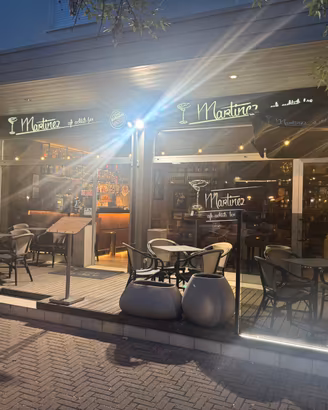 Cocktail bar