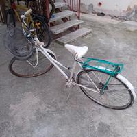 bici bianca con campanello