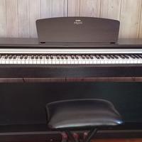 pianoforte Yamaha Arius