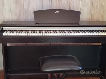 pianoforte Yamaha Arius