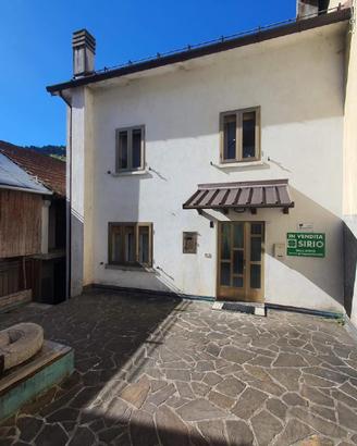 CASA BICAMERE ABITABILE DA SUBITO CON GIARDINO