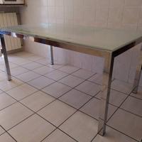 Tavolo in vetro da cucina allungabile