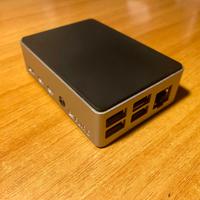 Raspberry Pi 4 (4GB) con alimentatore, case e sd