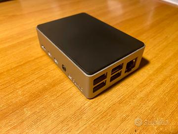 Raspberry Pi 4 (4GB) con alimentatore, case e sd