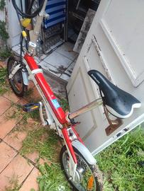bici pieghevole marca lambretta; elettrica, ma sen