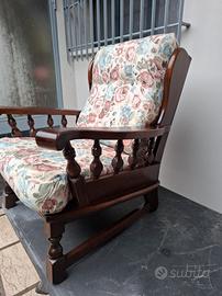 poltrona in legno massello con cuscini sfoderabili