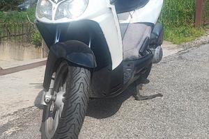 Sportcity 125 anno 2011 euro 400 trat. 