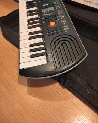 Pianola CASIO SA-77.    44 tasti