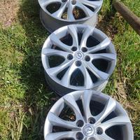 4 cerchi in lega prodotti da mazda