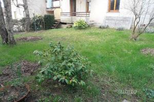 Scarperia ampio 4 vani balconi giardino garage