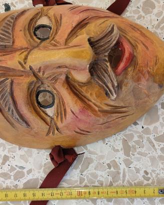 Maschere in legno dei carnevali arcaici