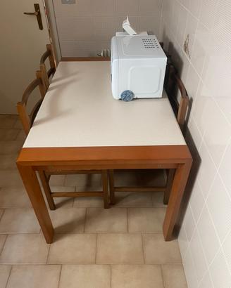 Tavolo con sedie