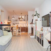 PORZIONE DI BIFAMILIARE CON AMPIO GIARDINO