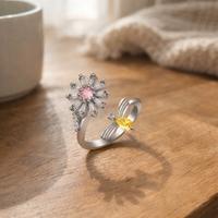 Anello regolabile in acciaio con zirconi colorati