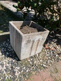 Fioriera-Vaso in cemento per fiori e piante