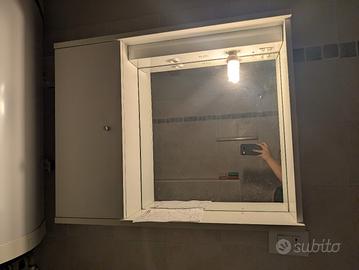 Mobiletto da bagno con luci e specchio