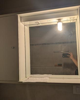Mobiletto da bagno con luci e specchio