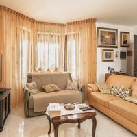 Villa su tre livelli con giardino