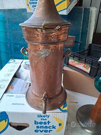 antico scaldacqua o samovar