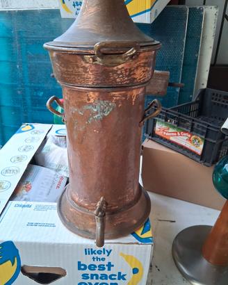 antico scaldacqua o samovar