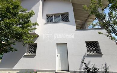 Villa indipendente con ampio giardino