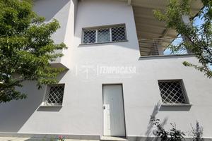 Villa indipendente con ampio giardino