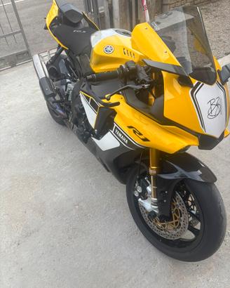 Yahama r1