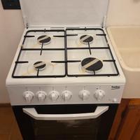 piano cottura con forno nuovo