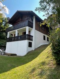 Villa singola con due unità abitative separate