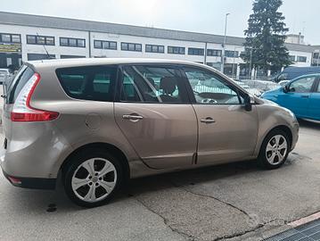 Renault Megane Scenic 1.5 dci - 7 posti - 2010