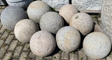 Sfera in pietra granito