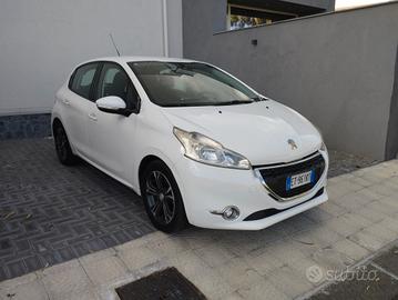 Peugeot 208 1.4 HDi 68 CV 5 porte Allure
