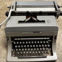 Macchina da scrivere Olivetti Linea 88