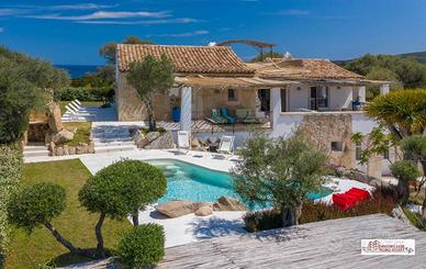 Villa di 250 m² con più di 5 locali a San Teodoro
