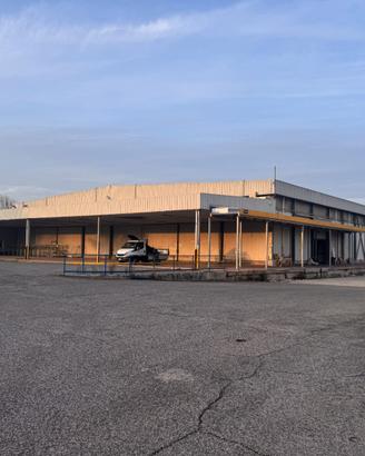 Magazzino 5000mq 4 bocche bilico e ribalta carico